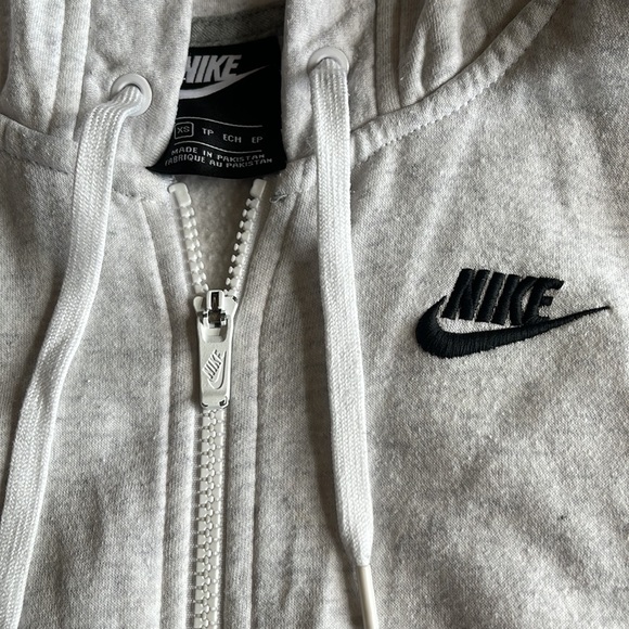Womens gray zipper hoodie.  XS Nike. - Picture 2 of 7